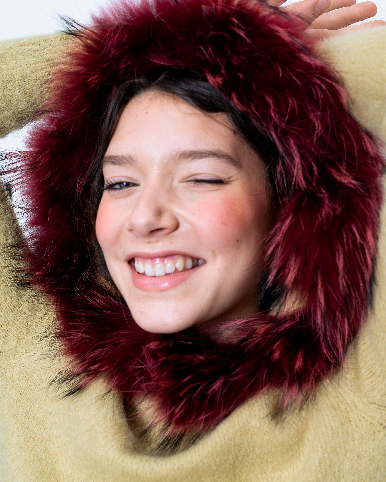 Cappuccio in pelliccia upcycled — dettaglio texture e volume