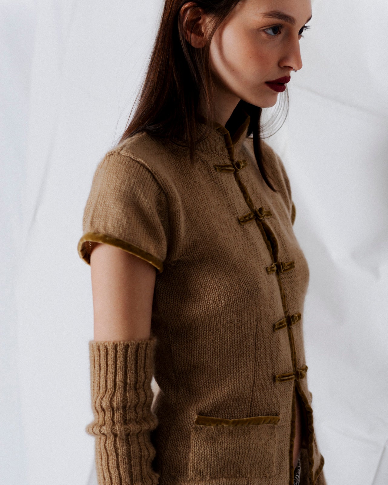 profilo cardigan in maglia con chiusure frog anna tosti