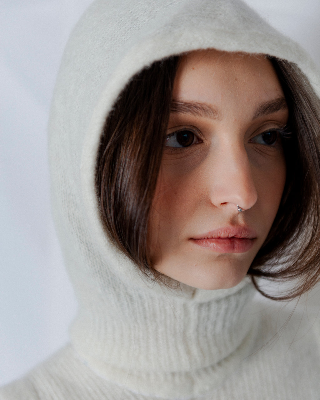 top in maglia con cappuccio frontale anna tosti