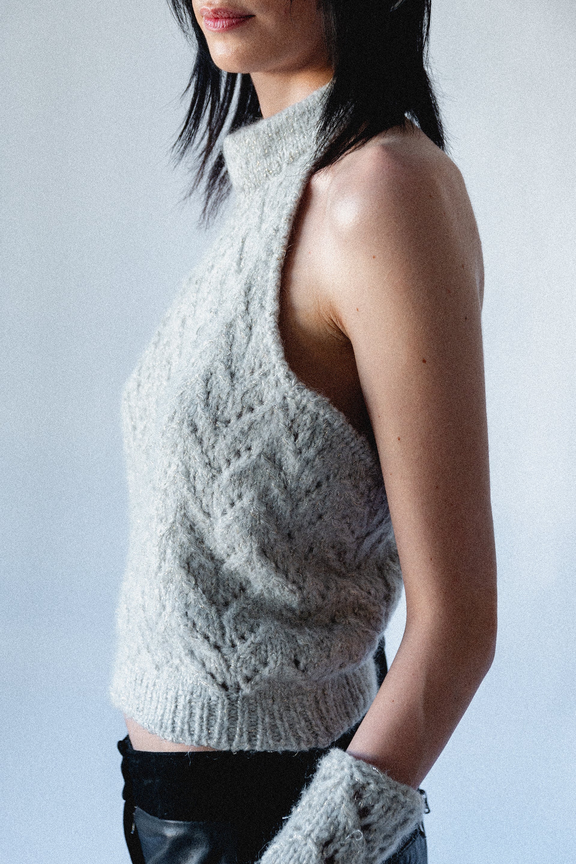 top in maglia traforata con schiena scoperta anna tosti indossato